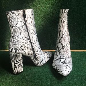 NWT Snakeskin Leather Boots